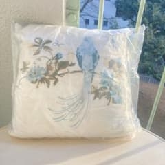 UK 輸入 ローラアシュレイ 刺繍クッション 新品タグ付き - メルカリ