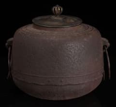 D-壁 茶道具 茶釜 風炉釜 鉄瓶 鉄釜 蓋付 時代物 古美術 骨董品 レトロ 時代鉄釜 透宝寿摘蓋 太鼓鋲打茶釜 丸釜 炉釜 釜鐶付 茶道具 古美術