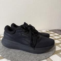 週末価格❗️ Reebok ブラック スニーカー　28cmのサムネイル