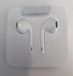 EarPods with Lightning Connectorとアダプターのサムネイル