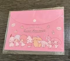 未開封　サンリオ　留め具付きビニールファイルのサムネイル