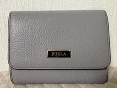 FURLA グレー 二つ折り財布のサムネイル