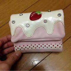 イチゴのケーキのお財布のサムネイル