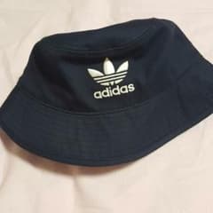 adidas バケットハットのサムネイル