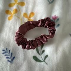 サテン シュシュ ブラウンのサムネイル