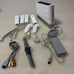 Nintendo Wii 本体 セット リモコン4つ ヌンチャク2つ他付属品あり