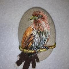 ハンドメイド立体鳥 刺繍 ブローチのサムネイル