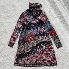 レオナール 花柄 ハイネックワンピース 黒　フラワー　トリム　長袖　ウール レオナール 花柄 ハイネックワンピース 黒 フラワー トリム 長袖