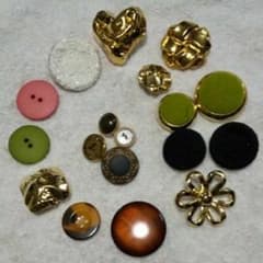 ボタン　いろいろ　カラフル　ポップ　昭和レトロ　コレクションのサムネイル