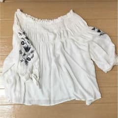 ブラウス オフショルダー レイカズン 白のサムネイル