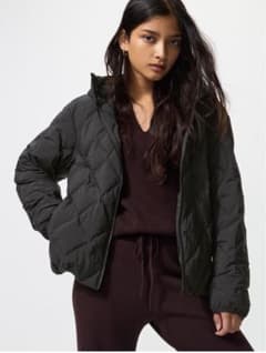 UNIQLO レディース パフテックパーカ　ブラック Sのサムネイル