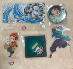 Demon slayer Tanjirō Kamado acrylic Stand Set of 4 pin badges