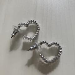 SWAROVSKI ハート フープピアス クリスタル ロジウム シルバー SWAROVSKI ハート フープピアス クリスタル ロジウム シルバー - メルカリ