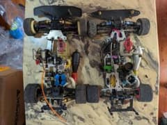 a*9様 10/1エンジンラジコンカー2台ジャンク品 多分京商製かと思います？のサムネイル