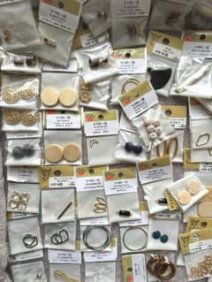 ハンドメイド アクセサリーパーツ まとめ売り　ピアス パーツ 金具 ビーズ 大量のサムネイル