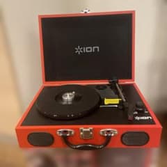 ION ポータブルターンテーブル 赤