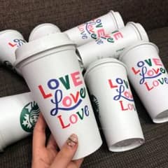 激レア新品✨️Loveデザイン リユーザブルカップ プラスチックタンブラーのサムネイル