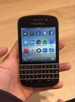 BlackBerry Q10 本体 充電器付き 動作確認済のサムネイル