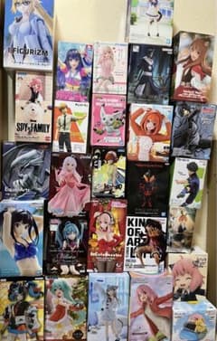 箱凹み、破れあり、色褪せ] プライズフィギュア27体 ② - メルカリ