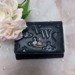 【Vivienne】ブラックレザー 二つ折り財布 エンボス加工 Vivienne Westwood】オーブ ウォレット エンボス加工 財布 黒
