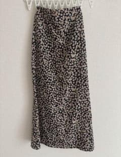 〈flower フラワー〉小花柄ロングスカート