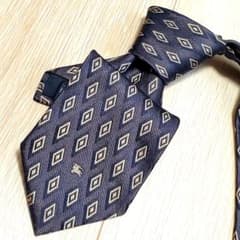 美品✨Burberry ネクタイ ネイビー 青 紫 総柄 ホースロゴ 光沢 - メルカリ
