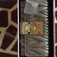 miumiu好きにオススメ長財布新品未使用のサムネイル