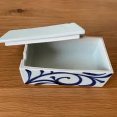 砥部焼　バターケースのサムネイル