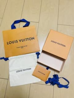 LOUIS VUITTON ギフトボックス ショッパー 巾着 セットのサムネイル