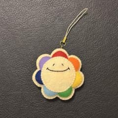 フェルトお守りスマイルフラワー 虹色② - メルカリ