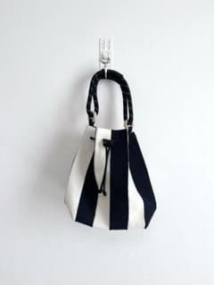 極美品☆tricote☆トリコテ☆プリーツバッグ☆巾着バッグ - メルカリ