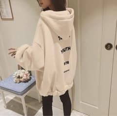 大人気✨バックプリント ボア ジップアップ パーカー オーバーサイズ ベージュのサムネイル