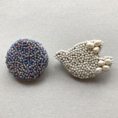 (486)ビーズ刺繍ブローチ　彩花と北欧風鳥のサムネイル