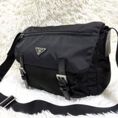 【極美品】PRADA メッセンジャーバッグ　ラムレザー　三角ロゴ　希少アイテム 極美品✨ プラダ メッセンジャーバッグ ナイロン レザー 三角ロゴ 白
