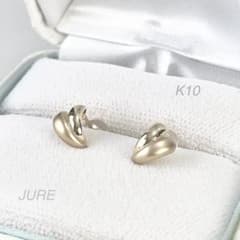 【お値下げ中　K10】クレセントムーンマットゴールドピアスのサムネイル