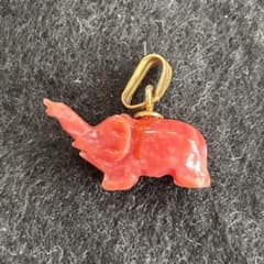 天然珊瑚 チャーム ペンダントトップ 象 手彫り 縁起物 魔除け - メルカリ