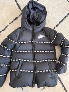 【割引中】 Nike ブラック ダウン　キッズSサイズのサムネイル