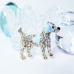 〈ブローチNo.63〉水色のぶちの犬のサムネイル