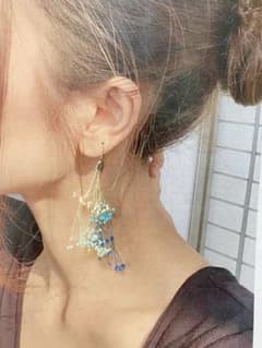 ピアス　花　ブルーのサムネイル
