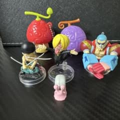 ワンピース フィギュア 4体セット　プラス光る悪魔の実キーホルダーのサムネイル