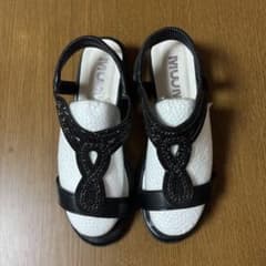 MUUM サンダル ブラック ビジュー付きのサムネイル