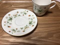 ストロベリークリーム　ティーカップソーサーのサムネイル