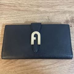 ※値下げました《美品》FURLA SOFIA  長財布のサムネイル