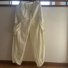 クリーム色 ワークパンツ・カーゴパンツのサムネイル