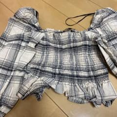 吉田朱里着用　ZARA オフショルトップスのサムネイル