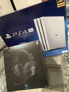 PlayStation4 Pro ホワイト 1TB (CUH-7200BB02)のサムネイル