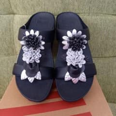 しいちゃん⭐fitflop⭐フィットフロップお花サンダル しいちゃん様専用⭐fitflop⭐フィットフロップお花サンダル - メルカリ