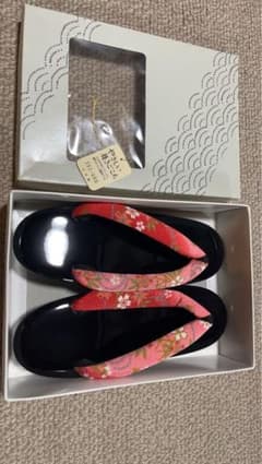 草履　桜柄鼻緒 黒塗り下駄 フリーサイズ 日本製のサムネイル