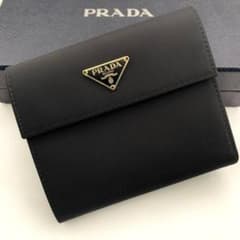プラダ 三つ折り 財布 ナイロン レザー 三角プレート コンパクト