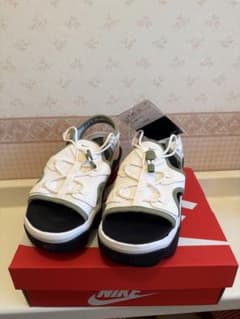NIKEナイキエアーマックス　ココ　サンダルのサムネイル